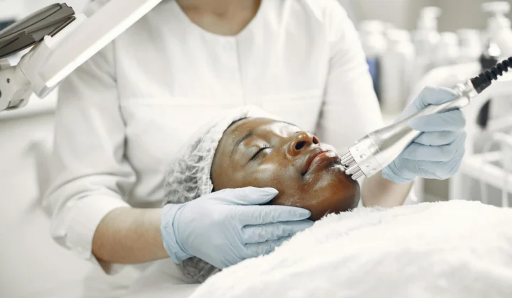 Dermatoloq nədir? Bakıda dəri həkimləri