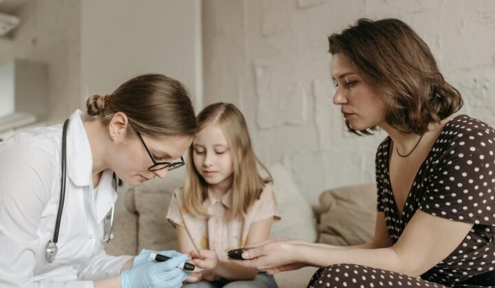 Endokrinoloq nədir? Bakıda hormon həkimləri