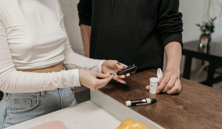 Hormon pozğunluğu: əlamətlər və endokrinoloqa müraciət