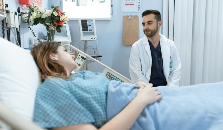 Menopoz: əlamətlər, hormonal dəyişikliklər və müalicə