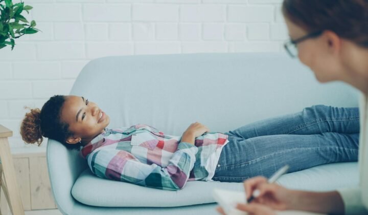 Uşaq psixologiyası: məktəb stresi və valideyn dəstəyi